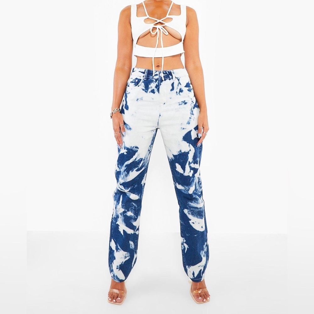 Boohoo Extreme Bleach Straight Leg Jeans NWT Size 4
